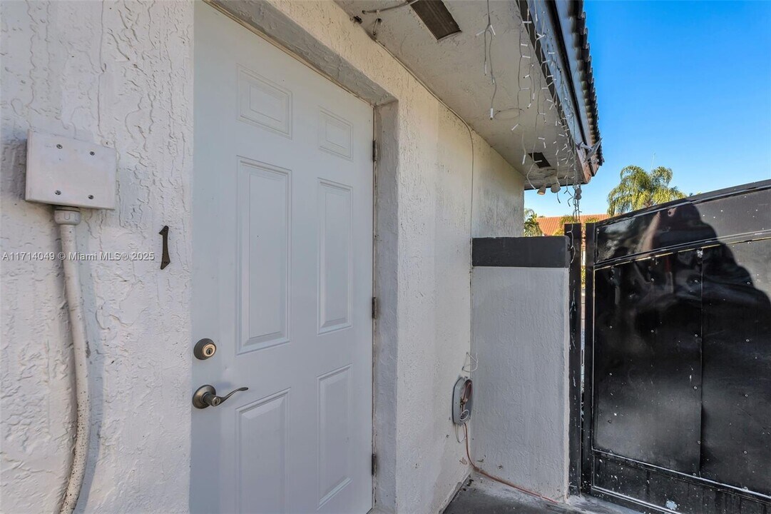 12680 SW 77th St-Unit -1 in Miami, FL - Building Photo
