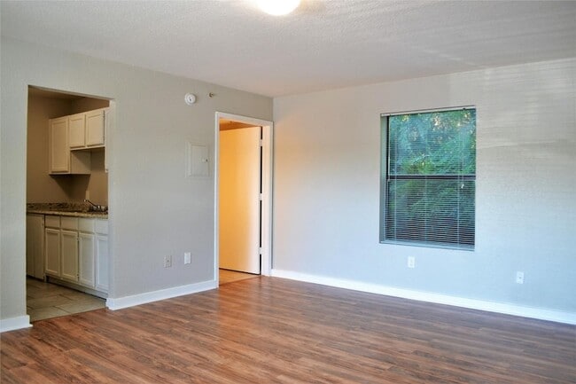 701 W Sycamore St, Unit 104 in Denton, TX - Building Photo - Building Photo