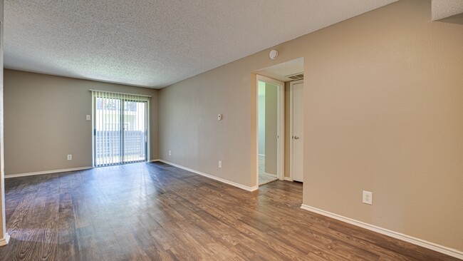 The Manhattan Apartments in Dallas, TX - Building Photo - Building Photo