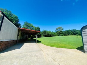 2493 Hunting Creek Rd in North Wilkesboro, NC - Building Photo - Building Photo