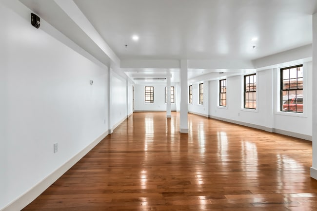 2 Charles St