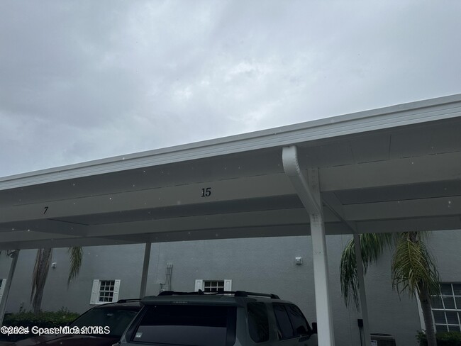 160 S Shepard Dr in Cocoa Beach, FL - Foto de edificio - Building Photo