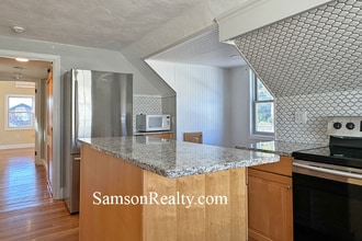 842 Oaklawn Ave in Cranston, RI - Building Photo - Building Photo