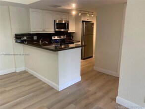 10781 Cleary Blvd in Plantation, FL - Building Photo - Building Photo