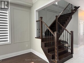 4 Lyle Wy in Brampton, ON - Building Photo - Building Photo