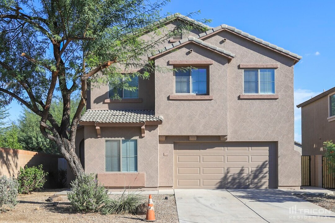 17244 W Maui Ln in Surprise, AZ - Foto de edificio