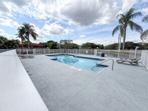13060 Vista Isles Dr in Sunrise, FL - Building Photo - Building Photo
