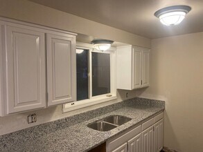 4485 Monroe Ave NE in Salem, OR - Building Photo - Building Photo