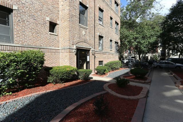 3731 N Pine Grove Ave in Chicago, IL - Building Photo
