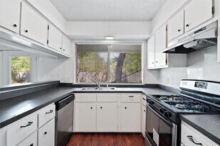 12215 Old Stage Trail in Austin, TX - Building Photo