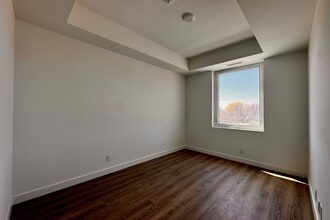 1555 Queen St E in Toronto, ON - Building Photo - Building Photo