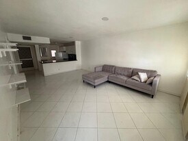 215 SE 3rd Ave, Unit 103 C in Hallandale Beach, FL - Building Photo
