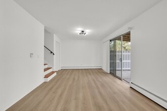 8820 Robin Dr in Des Plaines, IL - Building Photo - Building Photo