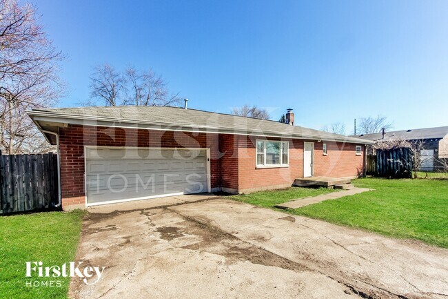 1127 S Lockburn St, Unit Unit 2 in Indianapolis, IN - Building Photo - Building Photo