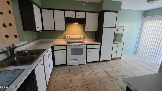 140 Laughing Gull Ct in Daytona Beach, FL - Building Photo - Building Photo