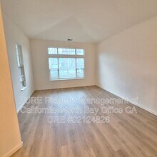 1887 Mallard Ln in Petaluma, CA - Building Photo - Building Photo