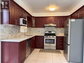 2944 Westbury Ct in Mississauga, ON - Building Photo - Building Photo