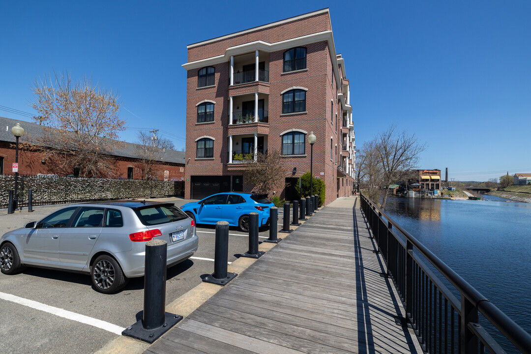 Jackson Falls Condominiums in Nashua, NH - Building Photo