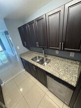 8787 NW 39th St in Sunrise, FL - Foto de edificio - Building Photo