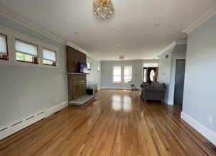 46 Gerrish St, Unit 1 in Boston, MA - Building Photo - Building Photo