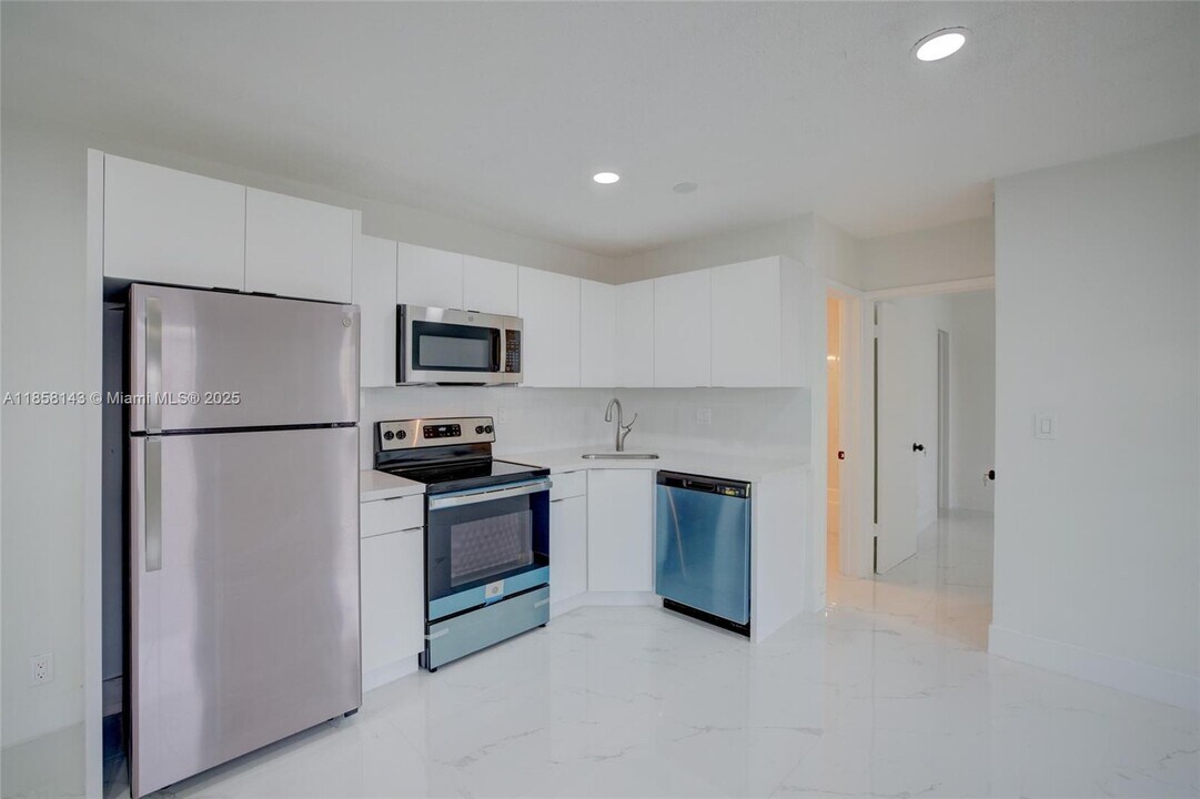 1750 NE 56th Ct in Fort Lauderdale, FL - Foto de edificio