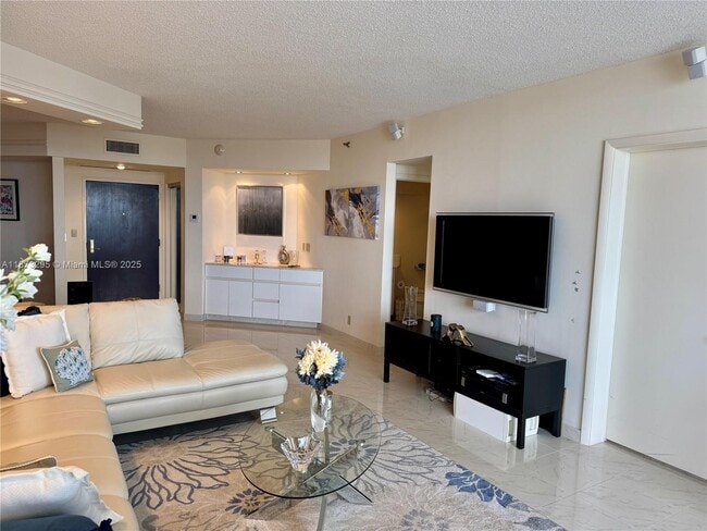 3000 Island Blvd in Aventura, FL - Building Photo - Building Photo