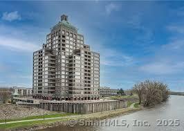 235 E River Dr in East Hartford, CT - Building Photo