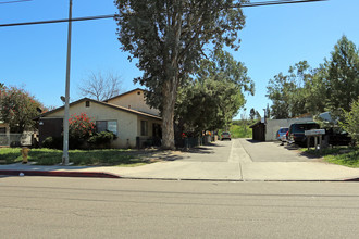 239 W Lincoln Ave in Escondido, CA - Building Photo - Building Photo