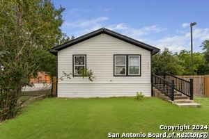 928 Hedges St in San Antonio, TX - Building Photo - Building Photo