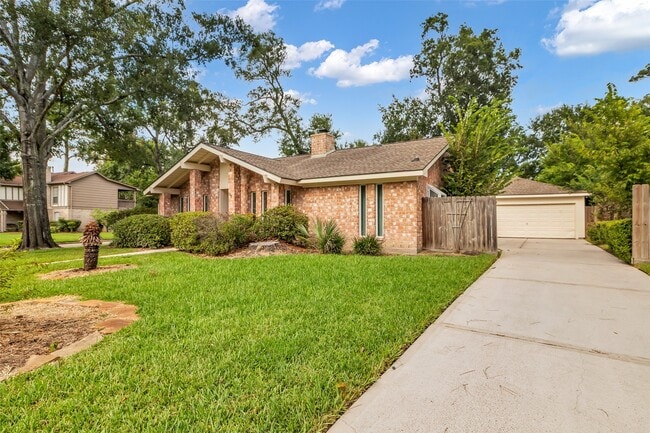 3250 Three Pines Dr in Humble, TX - Foto de edificio - Building Photo
