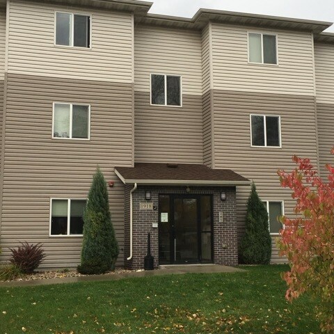 1715 8th St S, Unit 3 in Moorhead, MN - Foto de edificio