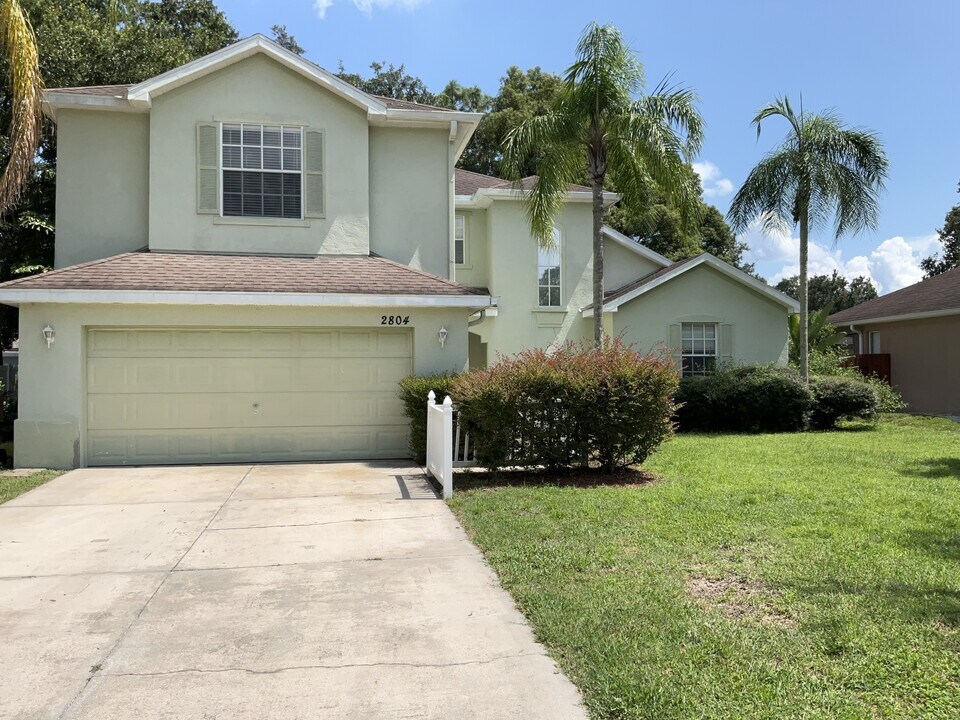 2804 Spring Meadow Dr in Plant City, FL - Building Photo