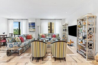 150 Bradley Pl in Palm Beach, FL - Foto de edificio - Building Photo