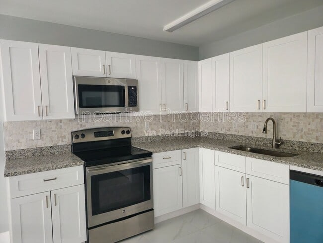 4744 Walden Cir in Orlando, FL - Building Photo - Building Photo