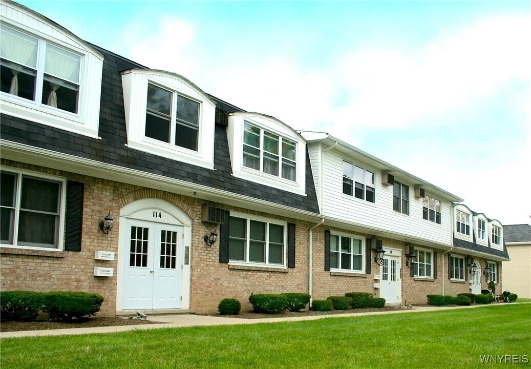 11 Sundridge Dr in Buffalo, NY - Building Photo