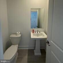 247 Lewis Fisher Dr in Ewing Township, NJ - Foto de edificio - Building Photo