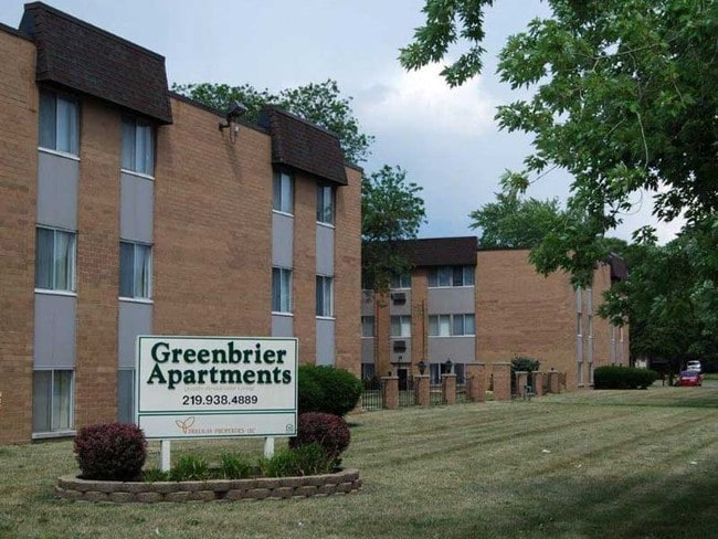 Greenbrier Apartments in Gary, IN - Foto de edificio - Building Photo