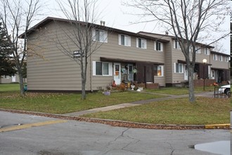 Superior Townhomes in Superior, WI - Foto de edificio - Building Photo