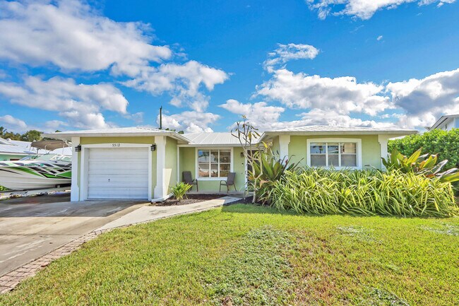 5512 SE Nassau Terrace in Stuart, FL - Building Photo - Building Photo