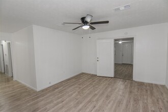 2120 Godfrey St in Baytown, TX - Building Photo - Building Photo