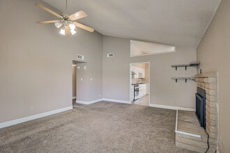 3016 Oak Tree Ave in Bakersfield, CA - Building Photo - Building Photo