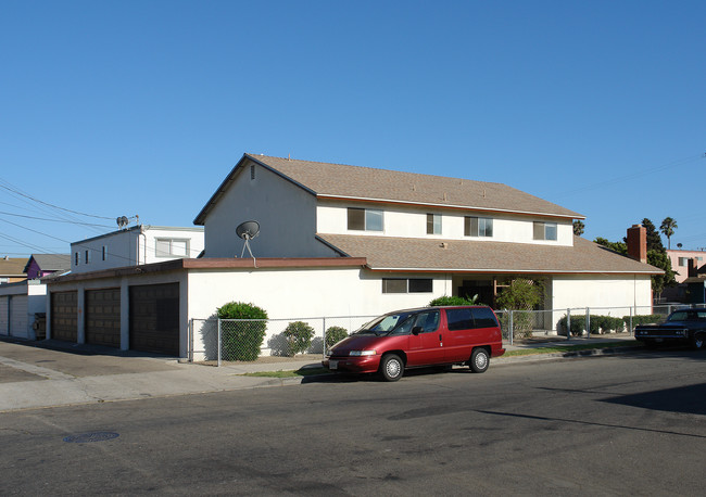 241 Campbell Way in Oxnard, CA - Foto de edificio - Building Photo