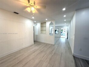 121 Flagami Blvd in Miami, FL - Building Photo - Building Photo