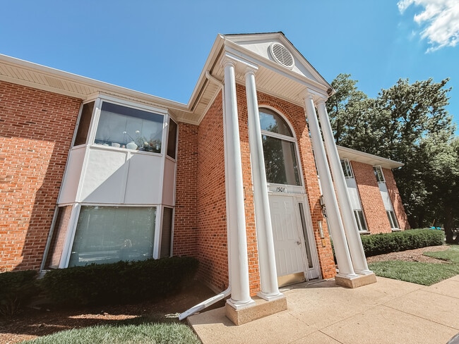 property at 1501 N Milwaukee Ave