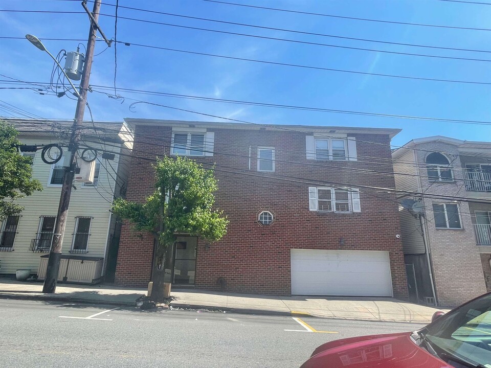 310 70th St in Guttenberg, NJ - Foto de edificio