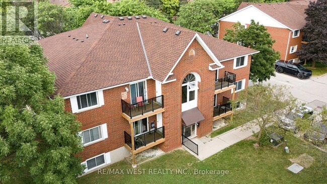 property at 565-565 Greenfield Ave
