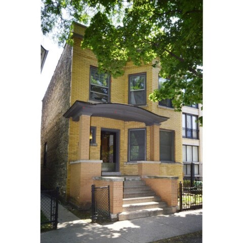 property at 3043 N Racine Ave