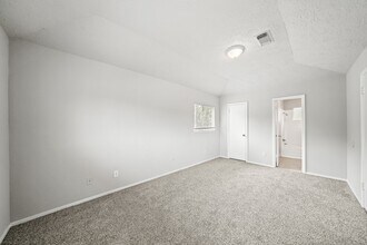 303 Hearthside Cir in League City, TX - Building Photo - Building Photo