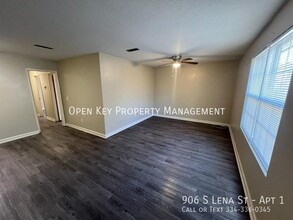 906 S Lena St, Unit Apt 1 in Dothan, AL - Foto de edificio - Building Photo