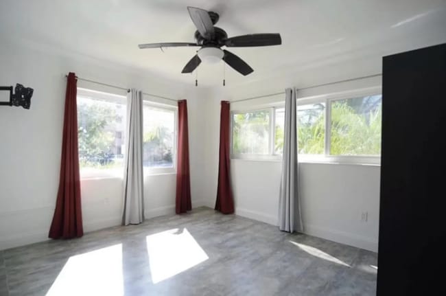 3681 NE 170th St in North Miami Beach, FL - Building Photo - Building Photo